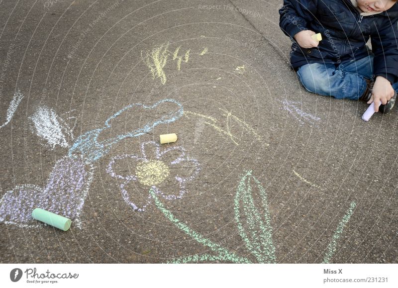 Kleiner Künstler Freizeit & Hobby Spielen Mensch Kind Kleinkind Junge Kindheit 1 1-3 Jahre 3-8 Jahre Maler Wege & Pfade sitzen mehrfarbig Kunst Strassenmalerei
