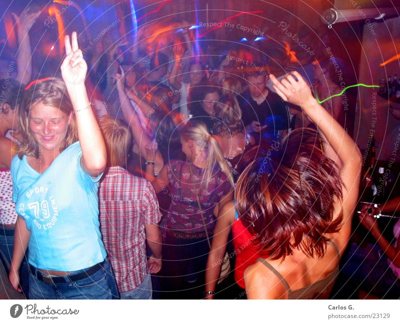 Fogcrowd 3 rot Party Techno Hiphop Langzeitbelichtung Disco Nachtleben Menschengruppe Electro Tanzen Partystimmung Partygast signalisieren Lichteffekt Bewegung