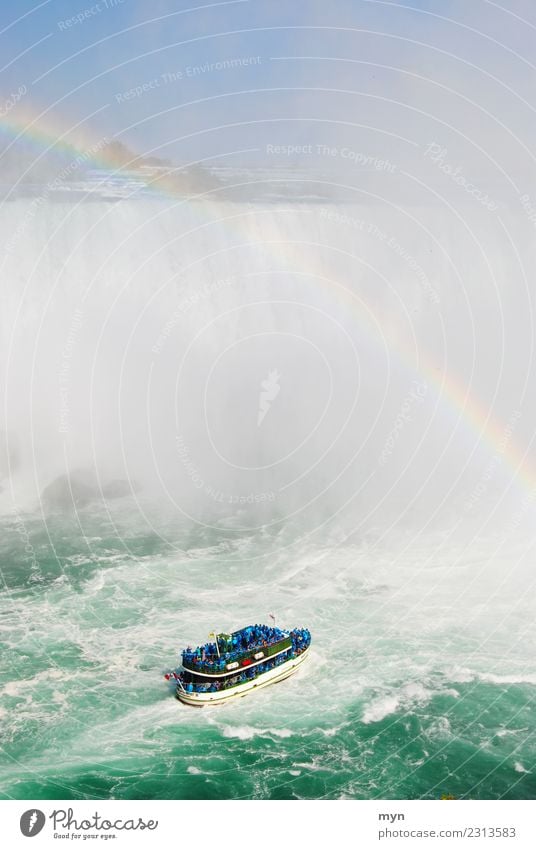 Hinein ins Nass Ferien & Urlaub & Reisen Tourismus Kreuzfahrt Wasser Meer See Fluss Wasserfall Niagara Fälle USA Kanada Verkehr Personenverkehr Schifffahrt