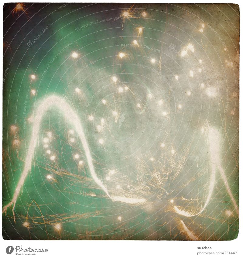 es kracht II Silvester u. Neujahr leuchten grün Feuerwerk Funken laut hell Streifen Punkt Außenaufnahme Strukturen & Formen Menschenleer Nacht Licht