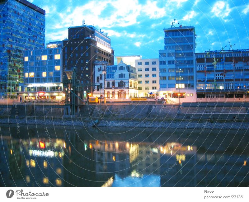 Medienhafen Licht Europa Düsseldorf Hafen Langzeibelichtung Häser Wasser Himmel blau