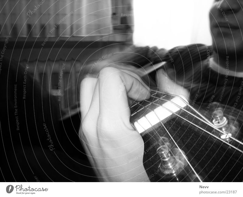 Guitar Play Spielen Hand Saite Freizeit & Hobby Gitarre Gitarrespielen Langzeitbelichtung Schwarzweißfoto BW