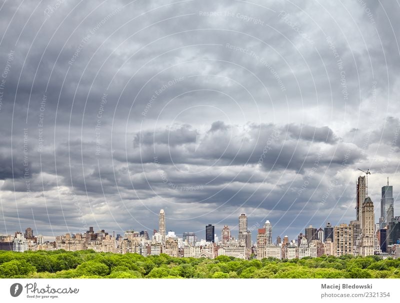 Stürmischer Himmel über dem Central Park und der Skyline von Manhattan. Ferien & Urlaub & Reisen Sightseeing Städtereise Wohnung Büro Wolken Gewitterwolken