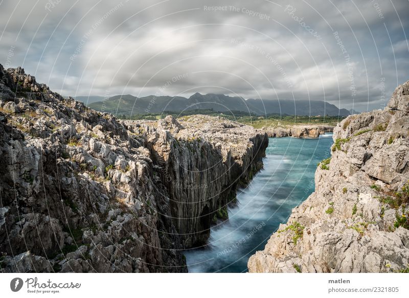 asturische Küste Natur Landschaft Himmel Wolken Horizont Sommer Schönes Wetter Wind Felsen Berge u. Gebirge Wellen Bucht Meer Menschenleer gigantisch blau braun