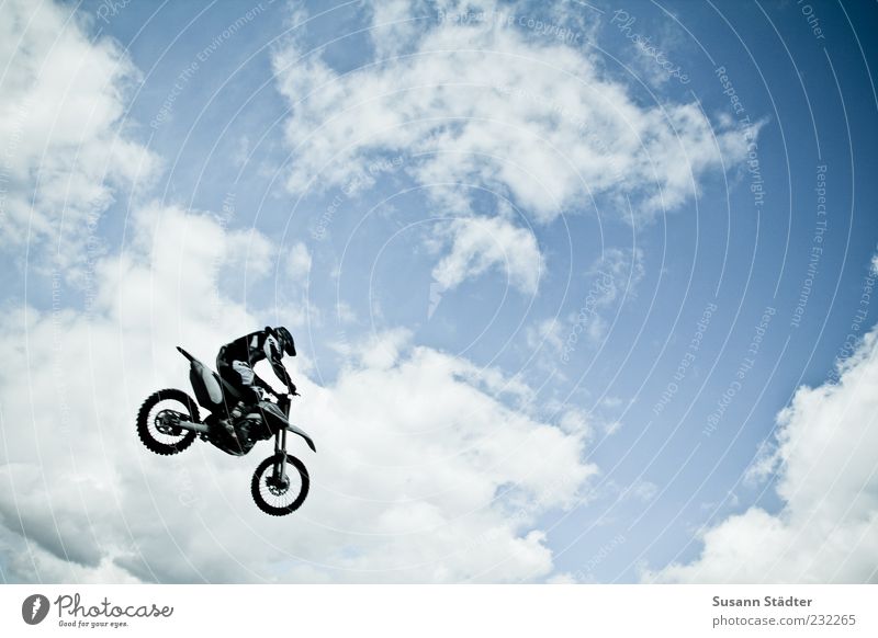 wwwrrrruuummmm Sport Motorsport Sportler Tribüne Sportveranstaltung Mann Erwachsene Natur Himmel Wolken Schönes Wetter fahren fliegen springen Motocrossmotorrad