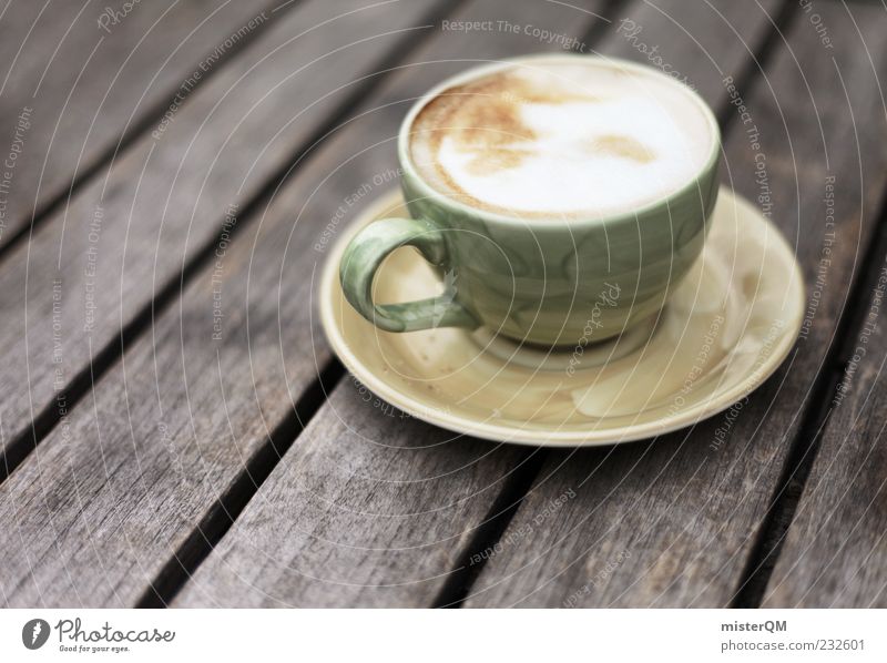 Alltagsflucht. Lebensmittel Kaffeetrinken Getränk Heißgetränk Latte Macchiato ästhetisch genießen Milchkaffee Tasse Tisch Schaum Pause ruhig abgelegen
