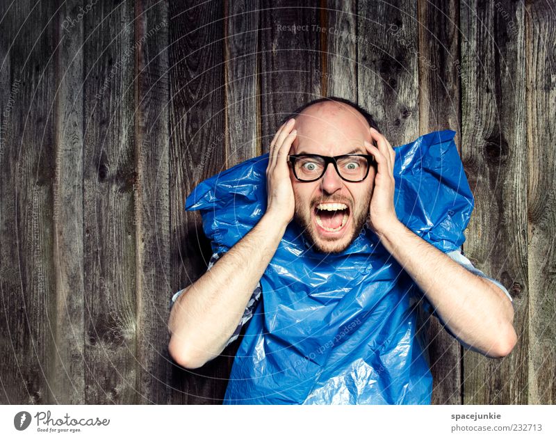 Trash Mensch maskulin Mann Erwachsene 1 30-45 Jahre Bewegung schreien blau Übermut Hemmungslosigkeit gereizt Aggression skurril laut Brille Brillenträger Freak