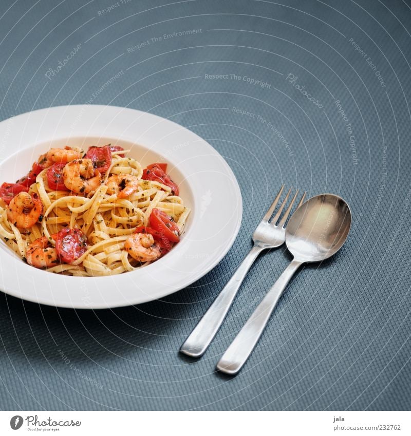 chilli prawn linguine Lebensmittel Meeresfrüchte Teigwaren Backwaren Garnelen Tomate Ernährung Mittagessen Bioprodukte Slowfood Italienische Küche Geschirr