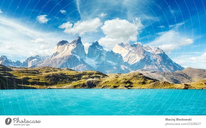 Torres del Paine Nationalpark, Chile. Ferien & Urlaub & Reisen Tourismus Abenteuer Ferne Freiheit Kreuzfahrt Expedition Sommerurlaub Wellen Berge u. Gebirge