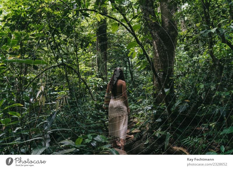 Junge Frau im brasilianischen Regenwald Wellness Sinnesorgane Erholung ruhig Meditation Ferien & Urlaub & Reisen Tourismus Ausflug Abenteuer Expedition Sommer