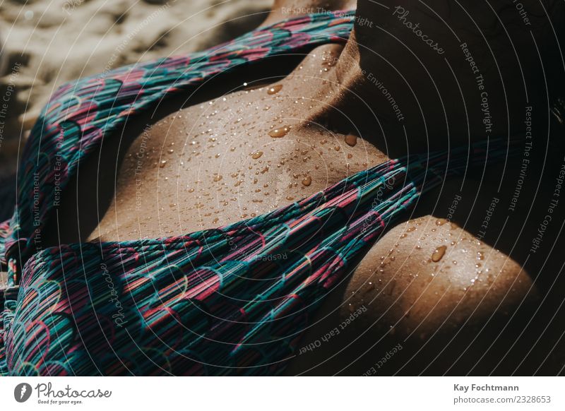 Junge Frau im Bikini beim Sonnenbad Lifestyle schön Körperpflege Wellness harmonisch Wohlgefühl Zufriedenheit Erholung Ferien & Urlaub & Reisen Tourismus Sommer