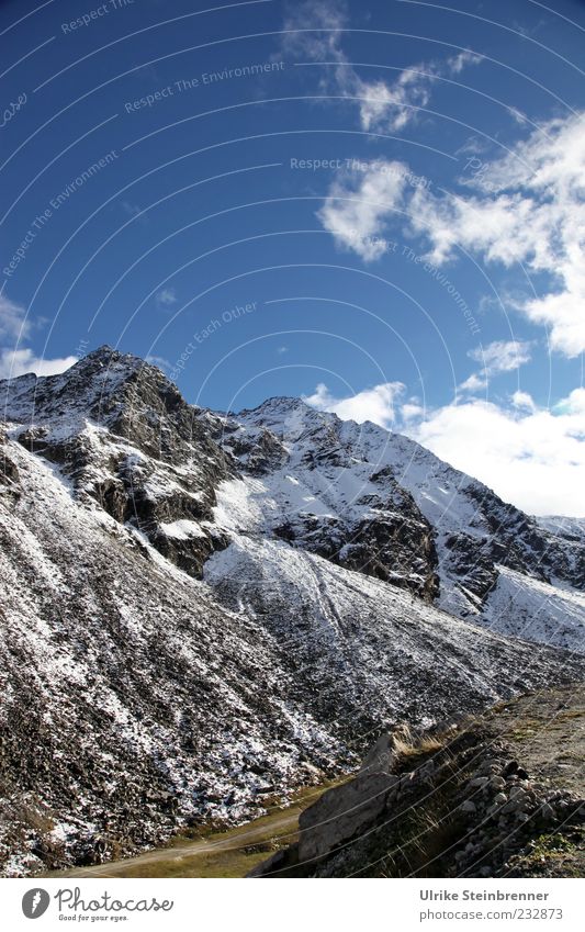 Am Timmelsjoch in den Ötztaler Alpen Freiheit Berge u. Gebirge Natur Landschaft Himmel Wolken Herbst Schönes Wetter Schnee Felsen Gipfel Schneebedeckte Gipfel