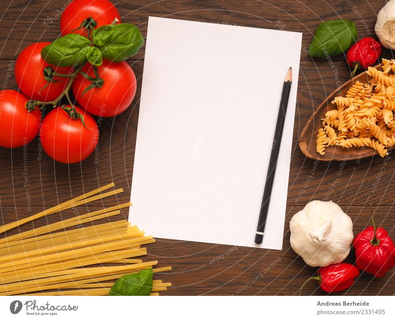 Rezeptzettel für Pasta mit Zutaten Lebensmittel Gemüse Kräuter & Gewürze Bioprodukte Italienische Küche Notebook lecker gelb Gesundheit top view view from above