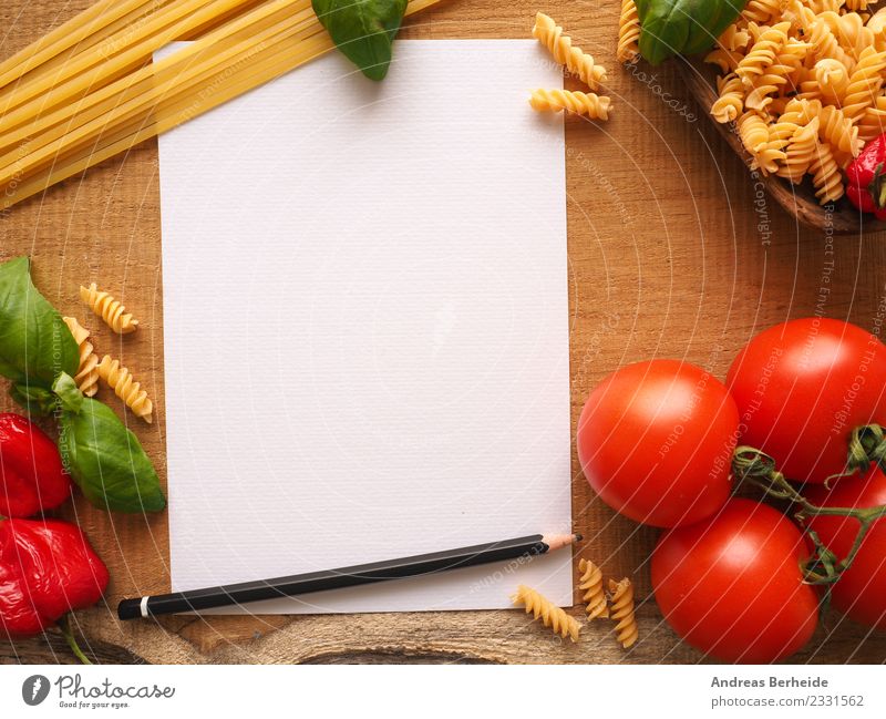Rezeptzettel für Pasta mit Zutaten Lebensmittel Gemüse Kräuter & Gewürze Bioprodukte Vegetarische Ernährung Italienische Küche lecker gelb Hintergrundbild basil