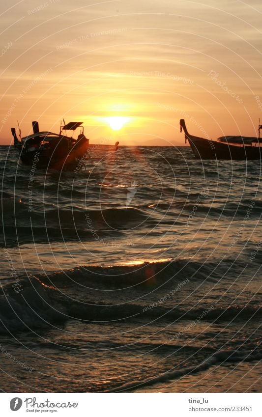 sunrise on koh phi phi Natur Wasser Himmel Sonnenaufgang Sonnenuntergang Meer Schifffahrt Fischerboot Gefühle Zufriedenheit Ferien & Urlaub & Reisen Farbfoto