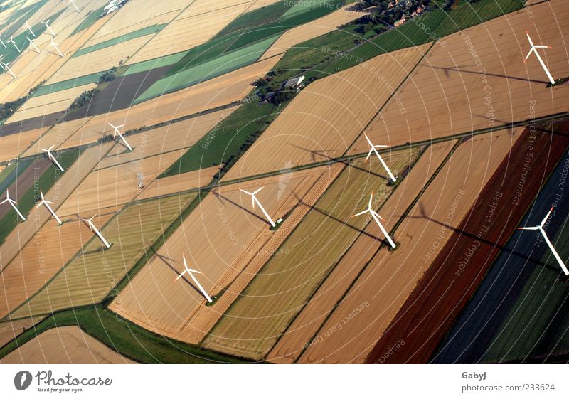Strahlungsfreie Alternative Landschaft Herbst Klimawandel Feld Energie Fortschritt nachhaltig Perspektive Wandel & Veränderung Windkraftanlage Elektrizität