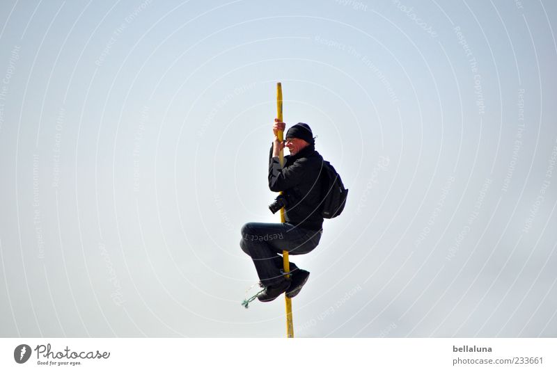 Spiekeroog | King of Pooldance Himmel Wolkenloser Himmel Schönes Wetter ästhetisch sportlich authentisch dünn Freude Spaßvogel Klettern Stab Stangentraining 1
