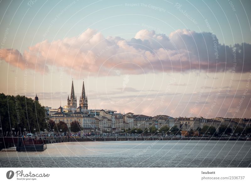 Bordeaux Sonnenuntergang von der Garonne aus Lifestyle Ferien & Urlaub & Reisen Tourismus Sightseeing Städtereise Sommerurlaub Wolken Frühling Fluss Frankreich