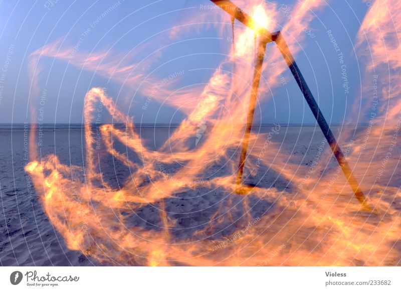 Spiekeroog | Traces of fire Feuer Nordsee schaukeln Strand Schaukel Farbfoto Außenaufnahme Menschenleer Dämmerung Langzeitbelichtung Bewegungsunschärfe