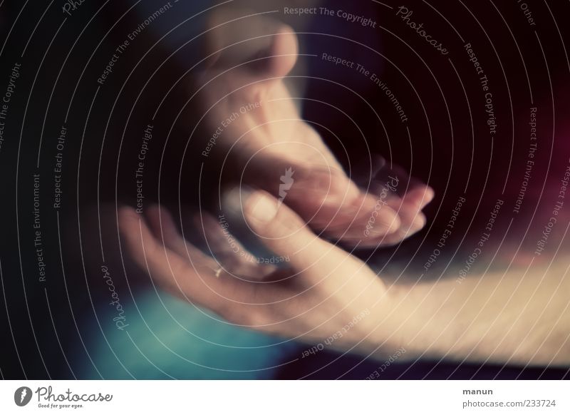 Hände Mensch maskulin Hand Finger Bewegung machen authentisch Gefühle Tatkraft Leben Surrealismus Körperteile Farbfoto Nahaufnahme abstrakt Textfreiraum links