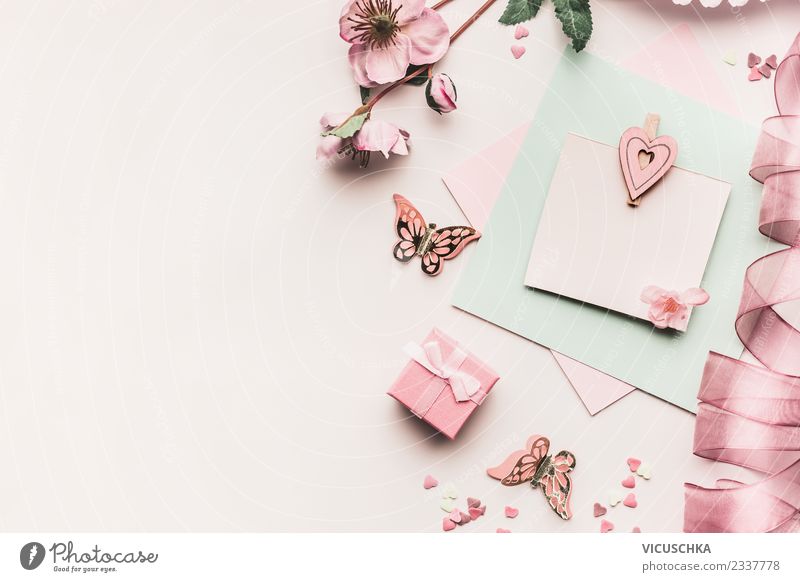 Grußkarte mock up mit Blumen, Schleifen und Herz Stil Design Schreibtisch Feste & Feiern Valentinstag Muttertag Hochzeit Geburtstag Dekoration & Verzierung