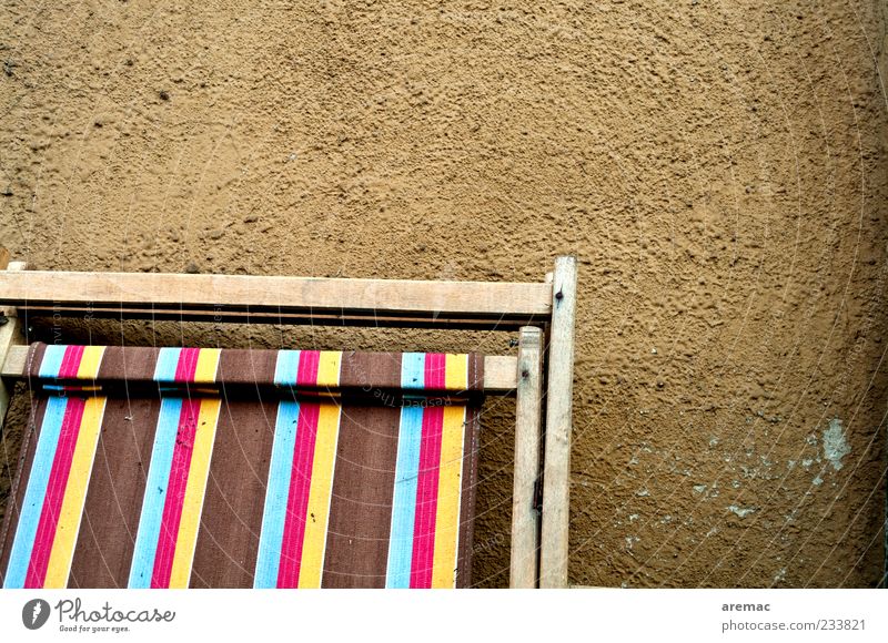 Sommerschlußverkauf Erholung Stuhl alt braun Stoff Liegestuhl Farbfoto Außenaufnahme Nahaufnahme abstrakt Muster Strukturen & Formen Menschenleer Tag mehrfarbig