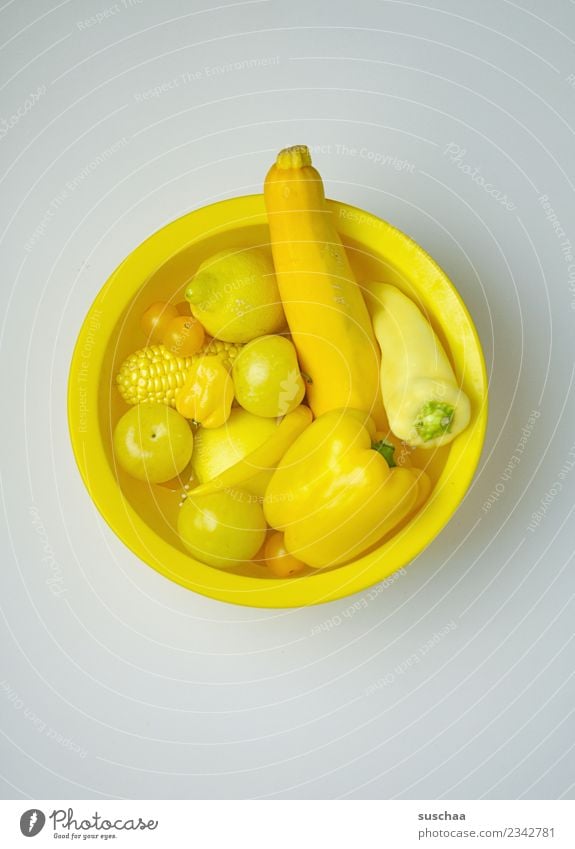 gelbes gemüse Gemüse Frucht frisch Gesundheit Gesunde Ernährung Lebensmittel Nährstoffe Vitamin Zucchini Paprika Zitrone Tomate gelbe Pflaumen