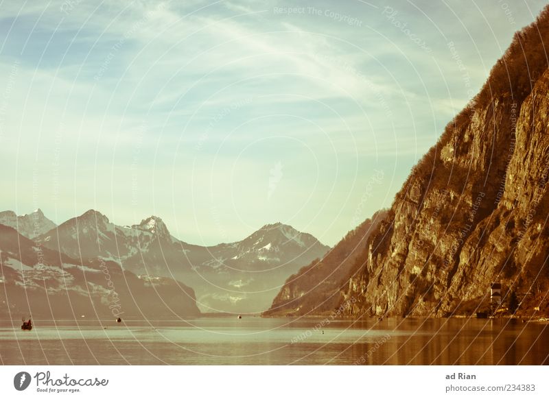 Walensee Natur Landschaft Wasser Wolken Felsen Alpen Gipfel Schneebedeckte Gipfel Küste Seeufer Erholung Farbfoto Tag Totale Gebirgssee Wolkenschleier