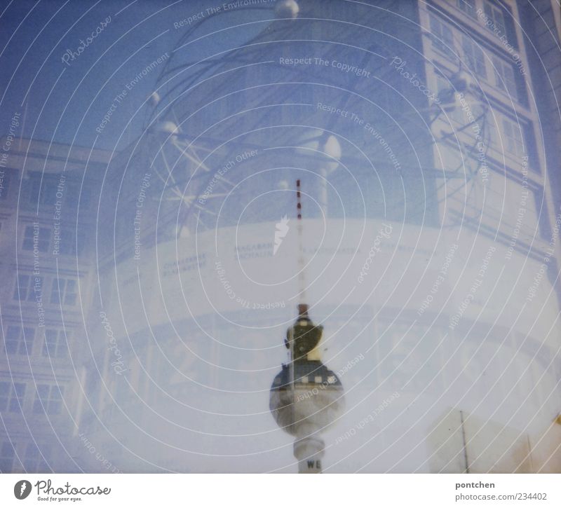 Polaroid Doppelbelichtung. Berliner Wahrzeichen. Fernsehturm und Weltzeituhr Hauptstadt ästhetisch außergewöhnlich Alexanderplatz Platz Haus Himmel Kunst blau