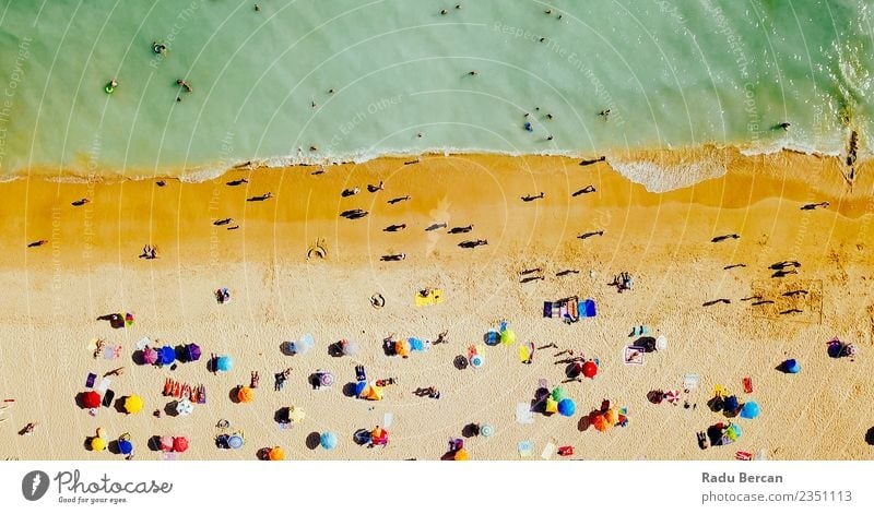Luftbilddrohne Blick auf Menschen am Strand in Portugal Lifestyle exotisch Freude Wellness Schwimmen & Baden Ferien & Urlaub & Reisen Abenteuer Sommer