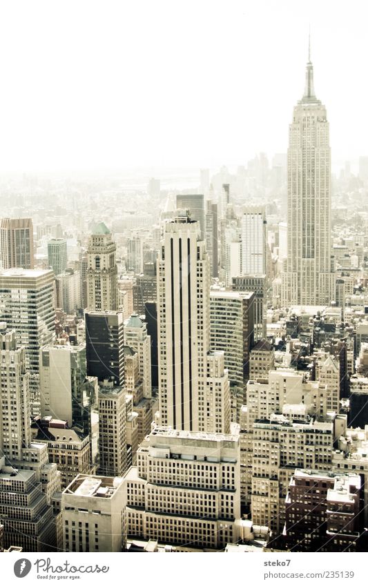 Downtown Skyline Hochhaus Architektur Sehenswürdigkeit hoch Stadt New York City Empire State Building eng USA Schwarzweißfoto Außenaufnahme Menschenleer