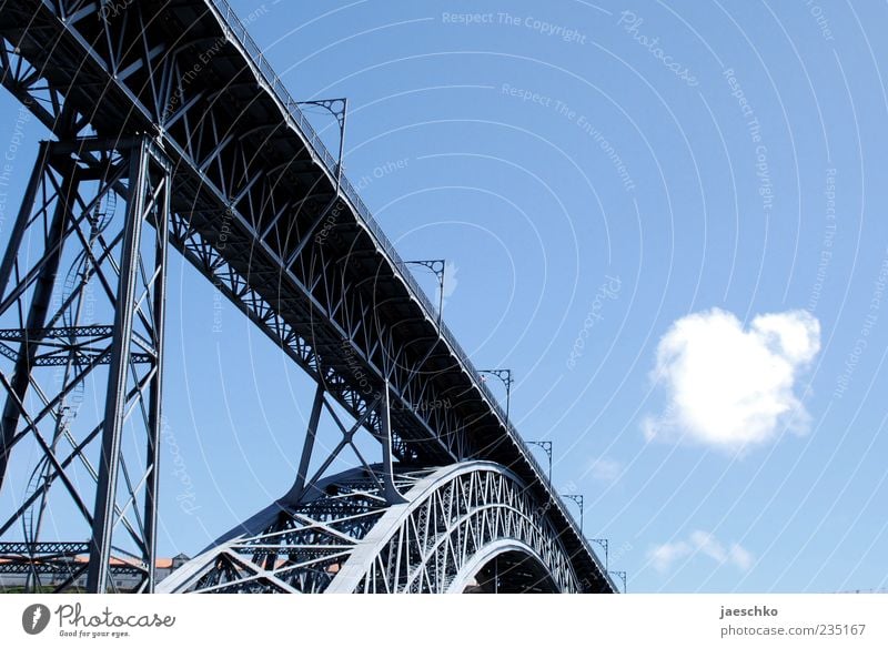 Eiffelturm umgefallen Sommer Schönes Wetter Porto Brücke Bauwerk Architektur Sehenswürdigkeit Wahrzeichen Stahl außergewöhnlich gigantisch historisch blau