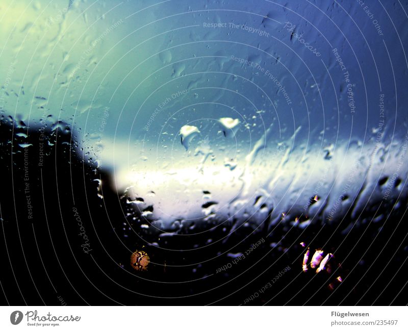 Wie nach 'nem Sommerregen Wetter schlechtes Wetter Regen Gewitter Sturmfront Farbfoto Außenaufnahme Dämmerung Wassertropfen Fenster Fensterscheibe Tropfen
