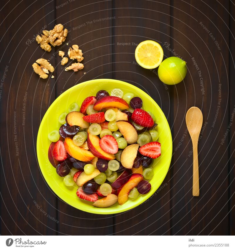 Frischer Obstsalat Lebensmittel Frucht Dessert Ernährung Frühstück frisch Salatbeilage roh Pflaume Nektarine Erdbeeren farbenfroh Gesundheit Snack Vitamin