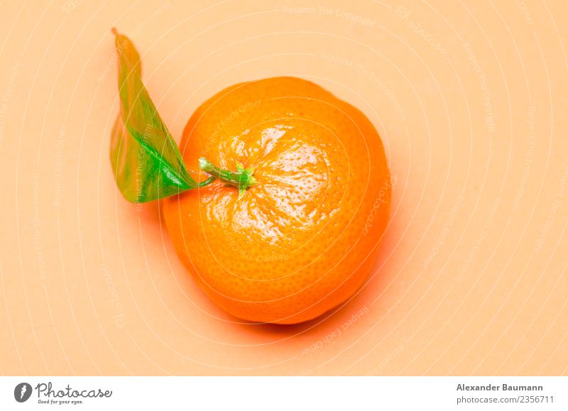 mandarine orange on a orange background Limonade Saft Natur gelb Mandarin ripe fresh citrus tangerine isolated fruit Hintergrundbild food juicy sweet healthy