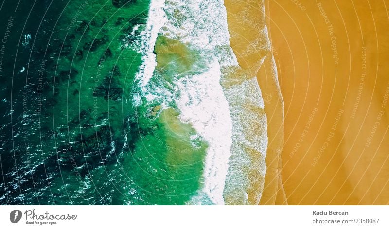 Luftbild Panoramadrohne Blick auf den Ozean in Portugal Umwelt Natur Landschaft Sand Wasser Sommer Wetter Schönes Wetter Wärme Wellen Küste Strand Bucht Meer