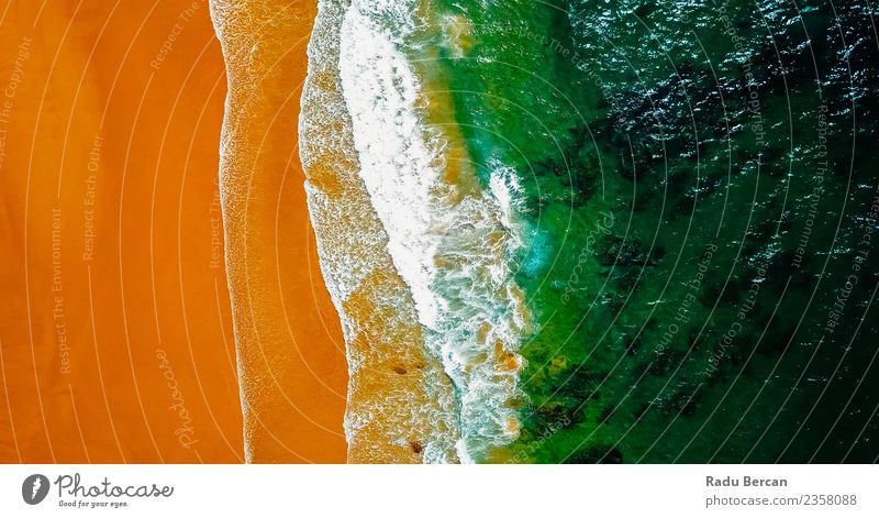 Luftaufnahme der Meereswellen und des wunderschönen Strandes in Portugal Umwelt Natur Landschaft Sand Wasser Sommer Wetter Schönes Wetter Wärme Wellen Küste