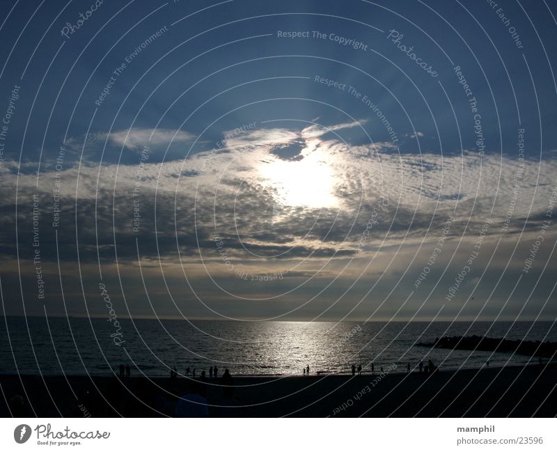 Abendstimmung an der Nordsee Meer See Wolken Sonnenuntergang Strand Gegenlicht Agger Vestervig Mensch Himmel Dänemark x