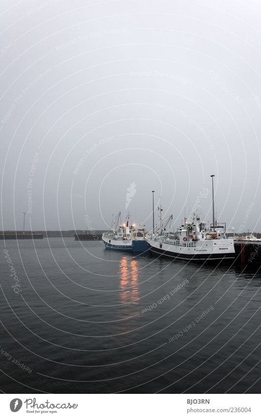 Schietwetter | Iceland Wasserfahrzeug Fischerboot Fischereiwirtschaft Hafen Anlegestelle Meer Skandinavien Island Industrie Walfang schlechtes Wetter grau Natur
