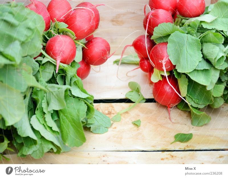 Rund & Rot Lebensmittel Gemüse Ernährung Bioprodukte Vegetarische Ernährung frisch lecker rund rot Radieschen Rettich Farbfoto mehrfarbig Außenaufnahme