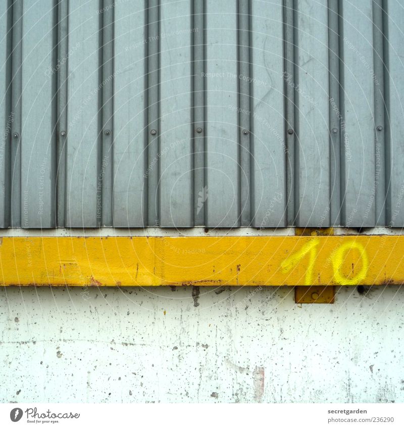 top ten. Bauwerk Gebäude Mauer Wand Fassade Metall Ziffern & Zahlen Linie Streifen gelb grau weiß 10 Putzfassade Farbfoto Außenaufnahme Detailaufnahme