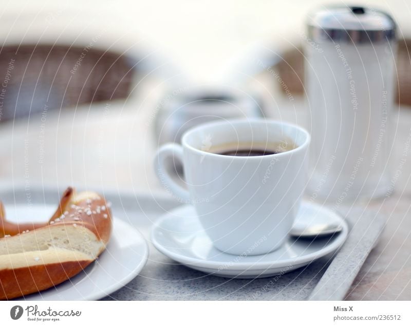 Lieblingsfrühstück Lebensmittel Teigwaren Backwaren Ernährung Kaffeetrinken Getränk Heißgetränk Espresso Geschirr Teller Tasse heiß lecker Appetit & Hunger