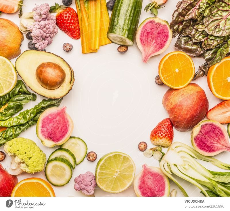 Obst und Gemüse Rahmen auf weiß Lebensmittel Salat Salatbeilage Frucht Apfel Orange Ernährung Bioprodukte Vegetarische Ernährung Diät Stil Design Gesundheit