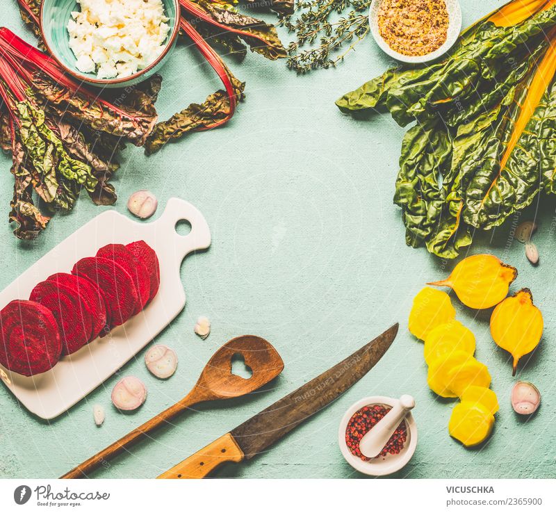 Gelbe und Rote Beten kochen Lebensmittel Gemüse Suppe Eintopf Kräuter & Gewürze Öl Ernährung Bioprodukte Vegetarische Ernährung Diät Geschirr Messer Löffel Stil