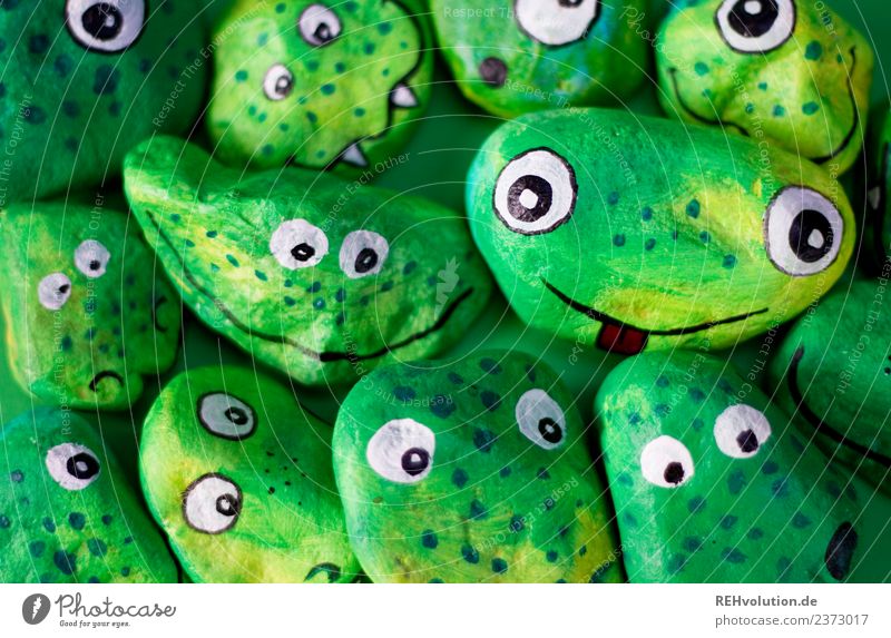 Monstersteine | grün Freude Glück Freizeit & Hobby Gesicht Menschengruppe Kunst Künstler Kunstwerk Kultur Stein Lächeln außergewöhnlich Coolness Zusammensein