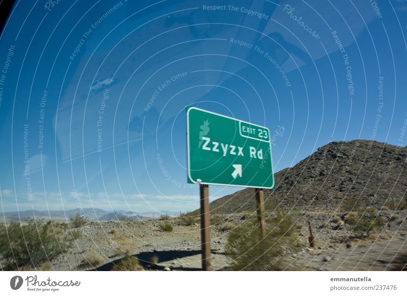 Zzyzx Road Mojave Desert Natur Landschaft Sommer Schönes Wetter Sträucher Wüste Menschenleer Verkehrszeichen Verkehrsschild skurril Tourismus zzyzx Kalifornien