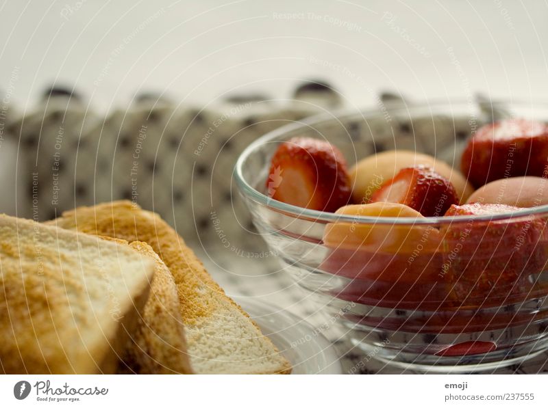 Frühstück Lebensmittel Frucht Brot Büffet Brunch Vegetarische Ernährung lecker Toastbrot Erdbeeren Schalen & Schüsseln Gesundheit Farbfoto Nahaufnahme