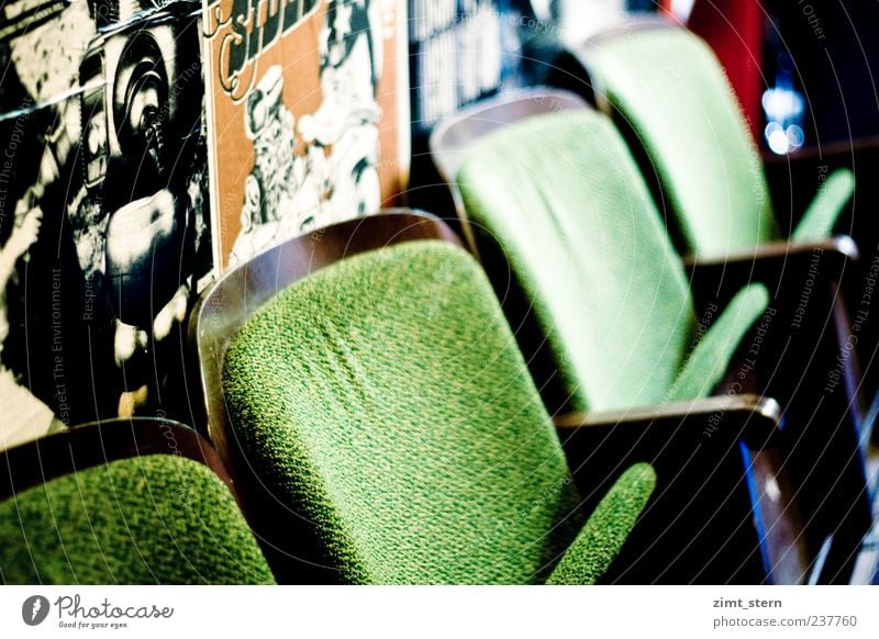 Ganz großes, äh grünes Kino! Kinosessel Plakatwand Holz sitzen retro trashig braun mehrfarbig ästhetisch Freizeit & Hobby einzigartig Kultur Menschenleer