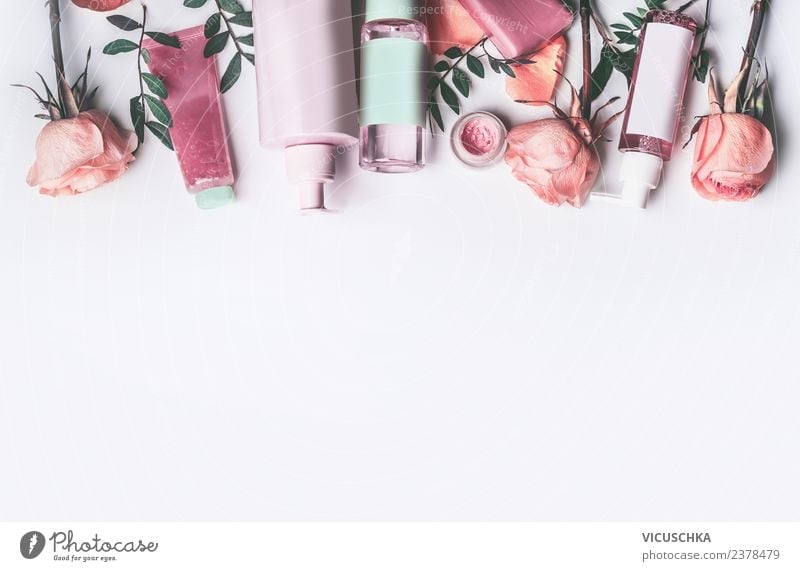 Kosmetik mit Rosen ätherischen Ölen Lifestyle kaufen Stil Design schön Körperpflege Parfum Creme Gesundheit Wellness Spa Pflanze Blume trendy rosa Serum