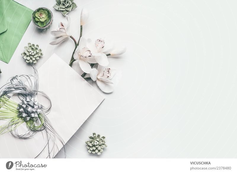 Grün weiße Geschenkverpackung mit Schleife und Orchideen Stil Design Dekoration & Verzierung Schreibtisch Feste & Feiern Valentinstag Muttertag Hochzeit
